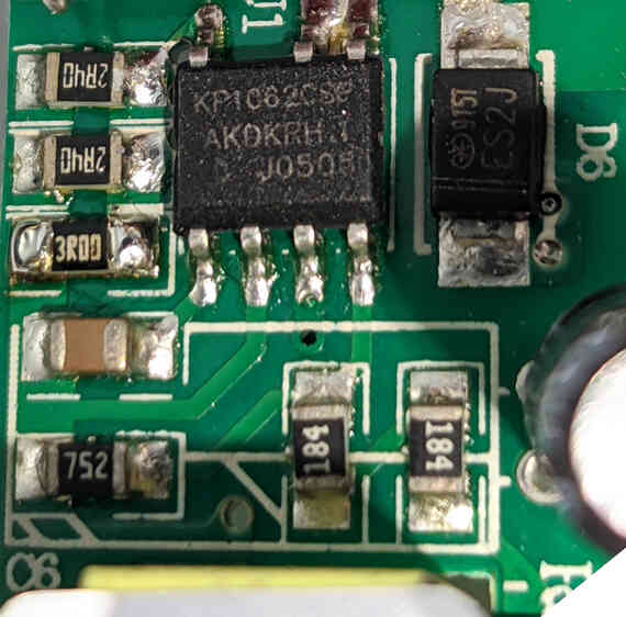 This power supply makes use of the <a href='/assets/files/2020-02-08-grow-light-teardown/Kiwi-KP1062C.pdf'>Kiwi Instrument Corporation KP1062</a> constant-current LED driver.